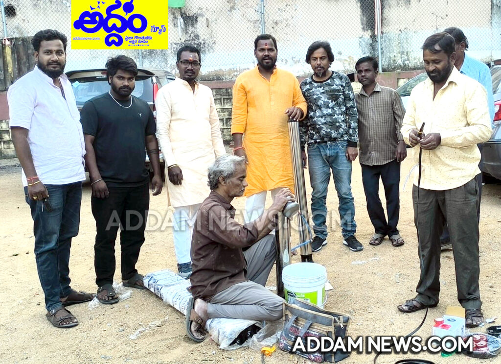 హ‌రిన‌గ‌ర్‌లో ప‌వ‌ర్ బోర్ రిపేర్ ప‌నుల‌ను ప‌ర్య‌వేక్షించిన గ‌డ్డం న‌వీన్