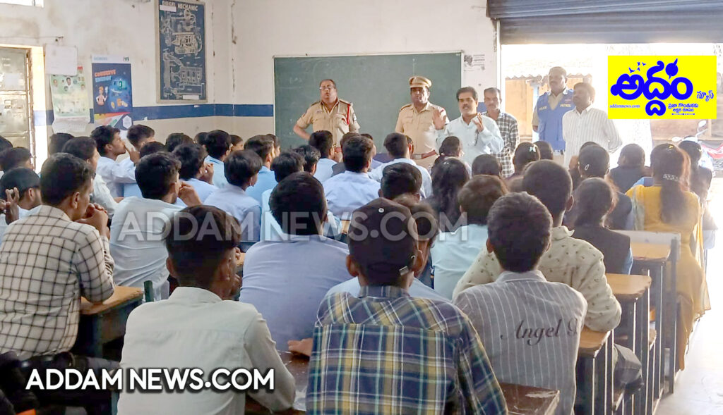 విద్యార్థినీ, విద్యార్థులు సైబర్ నేరాలను నివారించాలంటే వాటిపై అవగాహన ఉండాలి – చిక్క‌డ‌ప‌ల్లి ఏఎస్ఐ వేణుగోపాల్
