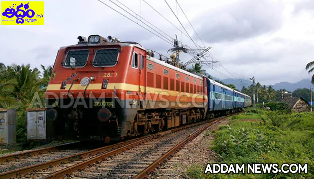 ప్రయాణికుల రద్దీ.. 10 ప్రత్యేక రైళ్లు
