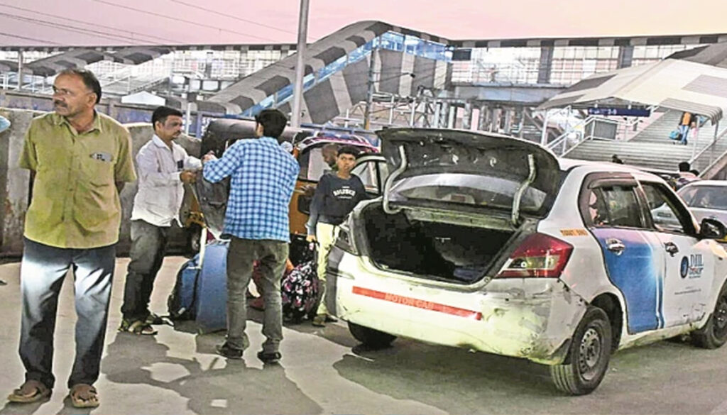 Hyderabad: ఆలస్యంగా రైళ్లు.. ప్రయాణికుల జేబుకు చిల్లులు